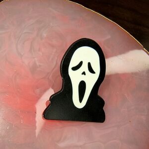 Halloween Black and White Ghost Pin Scream Tv Show Mask spooky gothic